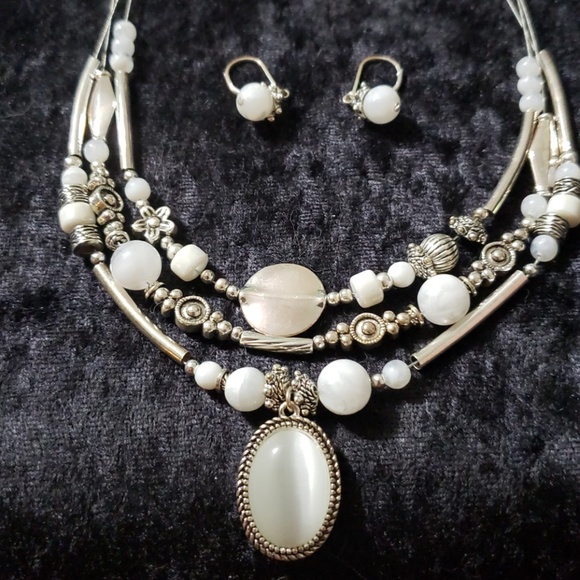 Avon Jewelry - NIB Vintage Avon Necklace Set. Pearl and silver